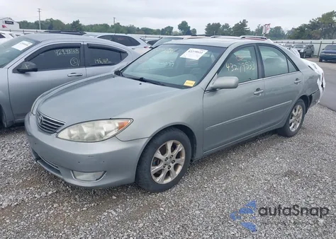 2005 Toyota Camry Xle V6 z USA, uszkodzony, nr VIN 4T1BF30K45U614197
